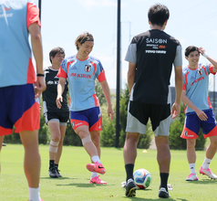 【Ｗ杯】左膝負傷の久保建英、グラウンドに姿なし　板倉滉「チュニジア戦に向けてできることを彼自身やっていると思います」