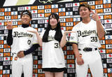 「【オリックス】渡部遼人＆杉沢龍がファンとの記念撮影で交流　「Ｂｓオリ姫デー」初日」の画像1