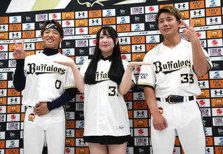 【オリックス】渡部遼人＆杉沢龍がファンとの記念撮影で交流　「Ｂｓオリ姫デー」初日