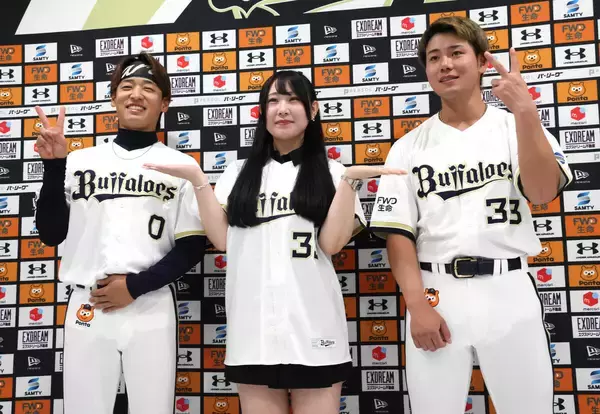 【オリックス】渡部遼人＆杉沢龍がファンとの記念撮影で交流　「Ｂｓオリ姫デー」初日