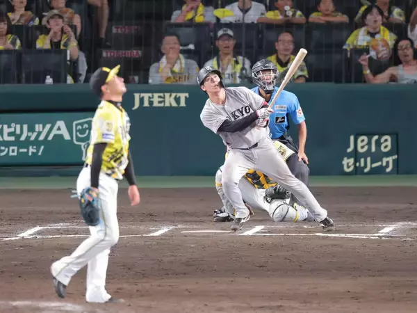 【巨人】ルーキー小浜佑斗がプロ１号！　首位攻防戦の延長１０回に値千金勝ち越し２ラン