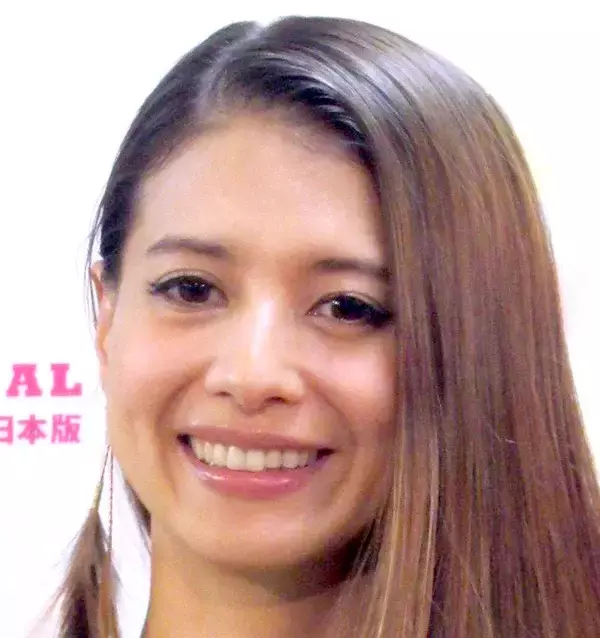 ４６歳・吉川ひなの、「最近、静かに生き直してる。」雪景色をバックに幻想的な最新ショットを披露