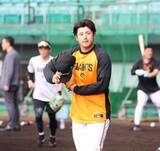 「【巨人】石塚裕惺、ＯＰ戦前にも練習、練習、練習！開幕戦前に川相塾…「板グラブ」で守備練習」の画像1