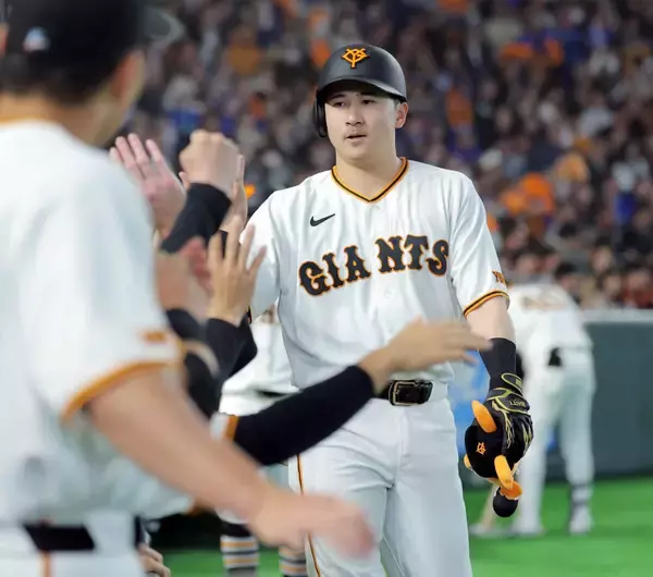 【巨人】泉口友汰が豪快２号２ラン！１５０キロ直球を右翼席中段へ　「最高の結果になってよかった」長打力も備えた３番