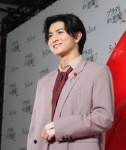 超特急・柏木悠「春らしく爽やかにピンクパープル」落ち着いた色のセットアップで登場