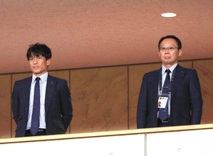 日本サッカー協会・岡田武史副会長の電撃辞任の背景とは？　日本代表監督人事、ＦＩＦＡ会長再選支持を巡る宮本恒靖会長への不信感か　　