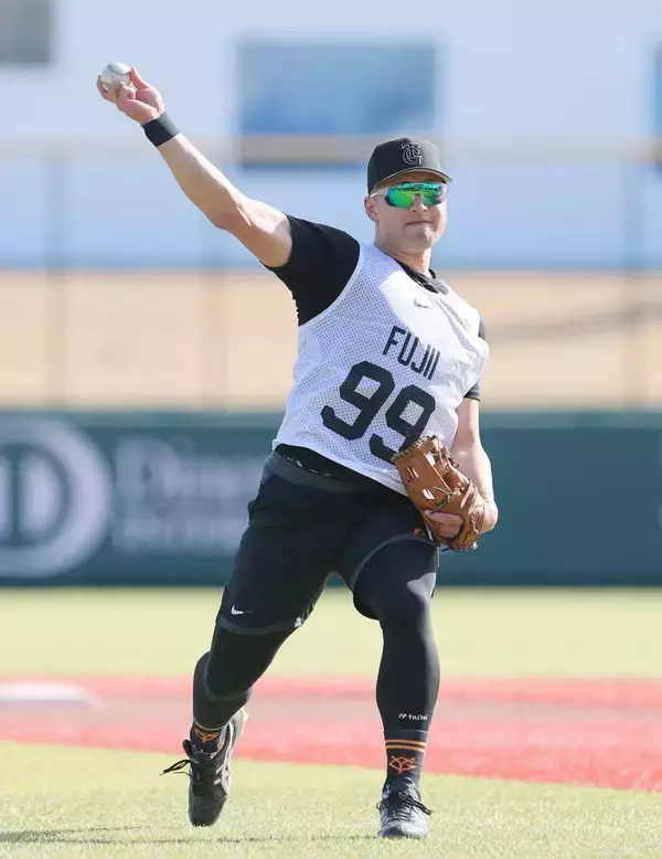 【巨人】「えっ半袖？」ドラフト６位・藤井健翔、元気で寒さ吹き飛ばす