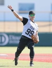 【巨人】「えっ半袖？」ドラフト６位・藤井健翔、元気で寒さ吹き飛ばす