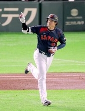大谷翔平、１イニング５打点　２回に圧巻の先制満塁弾で「お茶たてポーズ」　打者一巡で右前適時打　サイクル王手