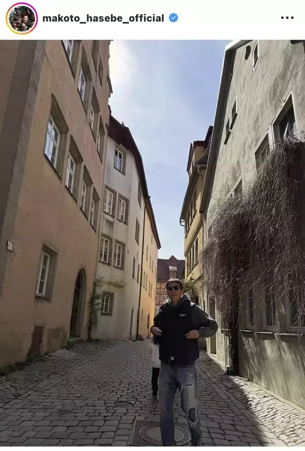 ２児の父・長谷部誠氏、子どもを肩車してドイツ散策！「画面全体があたたかい」「パパしてますね」休日親子ショット披露