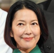 羽田美智子、めいの結婚式出席「先祖が建てた建物の前で」ウェディング姿「素敵なおふたり」「素晴らしい建物」