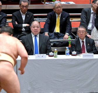 横審の稽古総見　八角理事長は「厳しさが足りない。やらされている力士が多い。自分からやらないといけない」
