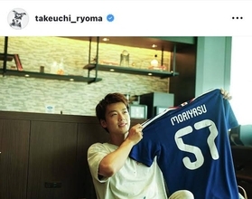 「球際勝負してきます」竹内涼真、Ｗ杯へ熱い思い！「日本代表に本気のエールを」ユニホーム手にした姿をアップ！