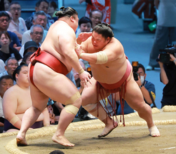 ３２歳の平幕・大栄翔が４場所ぶりに勝ち越し　「まだ２番ある。２ケタ勝利目指す」