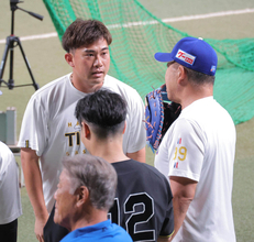 【阪神】桐敷拓馬が中日・井上一樹監督に謝罪…前日８回に土田龍空に死球を当て「右肩甲骨の骨折」の重傷　坂本誠志郎も頭を下げる