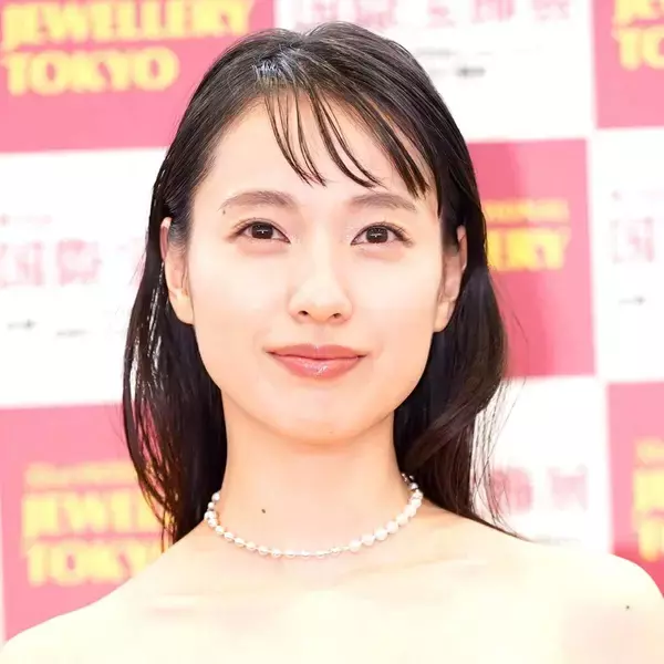 「細木数子にそっくり」戸田恵梨香の姿に衝撃広がる「完全に…」「美しすぎる」「民放じゃ流せない」
