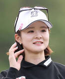 「川崎春花が首位でホールアウト「ビックリしてます」　前半２ボギーからイーグル＆４バーディー量産」の画像1