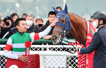 【報知杯ＦＲ・レースメモ】手塚貴久調教師が１２年アイムユアーズ以来１４年ぶり２勝目