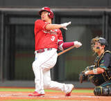 「【楽天】 浅村栄斗が勝ち越しソロ　頼れるベテランが完全復調の２戦連発　８回に左翼へ豪快アーチ」の画像1