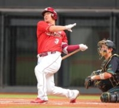 【楽天】 浅村栄斗が勝ち越しソロ　頼れるベテランが完全復調の２戦連発　８回に左翼へ豪快アーチ