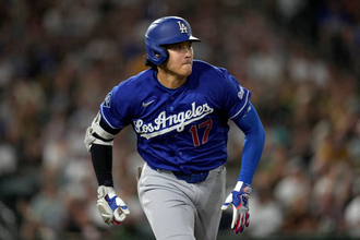 大谷翔平、２打席目は同点タイムリーが幻に　激走で二塁セーフ判定もチャレンジでアウト、二走アルフォンソの本塁到達前で得点ならず…１時間２０分遅延、再び大雨の悪天候も