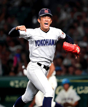 【甲子園】横浜・織田翔希は１８６センチの高身長で一見近寄りがたい雰囲気もナインから愛されるギャップ