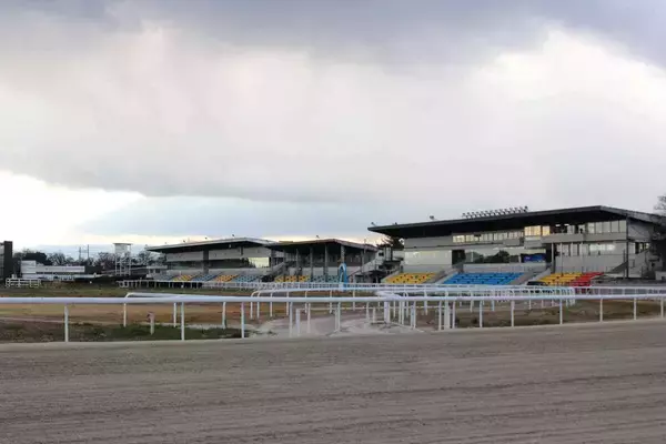 ８日の笠松競馬は馬場コンディション不良のため７Ｒ以降を取りやめ