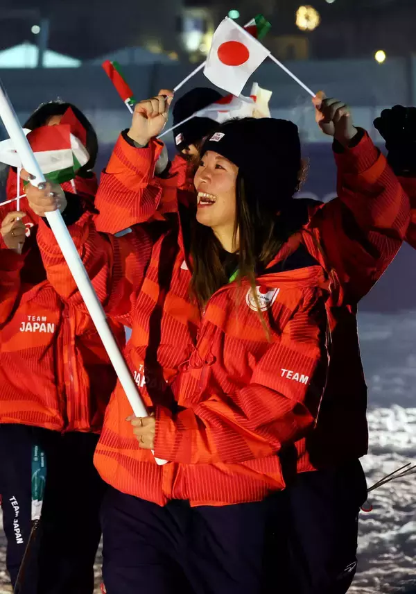 ミラノ五輪開会式で旗手・冨田せな「貴重な経験」舞台裏を公開　「凄っ！！」「たいへんなお仕事」「いえーい！」