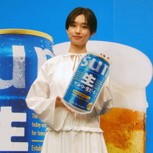 河合優実ニッコリ「お仕事中に飲んでるなんて変な感じ。最高です」　サントリー生ビール新ＣＭ発表会