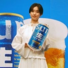 河合優実ニッコリ「お仕事中に飲んでるなんて変な感じ。最高です」　サントリー生ビール新ＣＭ発表会