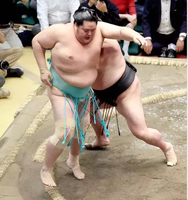 どうした大関・琴桜...１１日目に早くも負け越し　元大関・正代に敗れて来場所カド番
