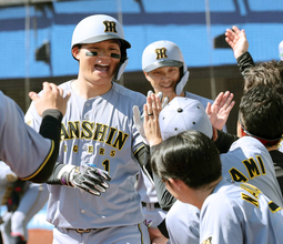 【阪神】佐藤輝明は先制弾、森下翔太はプロ初２打席連発　ともに１４号で本塁打トップ　村上は交流戦３年ぶり白星
