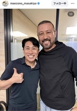 大けがから仕事復帰の前園真聖と元日本代表ＤＦが笑顔２ショット！「懐かしい」「Ｗ杯に間に合って良かった」