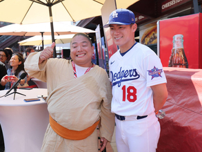 ＭＬＢオールスターに「ＶＩＶＡＮＴ」襲来　山本由伸＆村上宗隆がドラムに興味津々　“杉谷通訳”と爆笑コントも