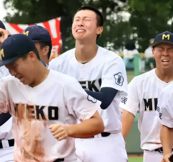 【高校野球】三重が４年ぶり１５度目の優勝を決めるもアクシデント　古川稟久が緊急降板に沖田展男監督「僕もまだ状況がわからない。緊急事態です」…三重大会