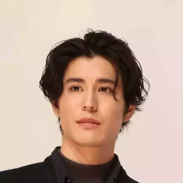 「小さな頃からイケメン」寛一郎、幼少期の姿に反響「お目々クリクリ」「幼少期も今もカワイイ」３０歳の誕生日を報告…父は佐藤浩市