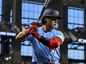 岡本和真、復活のサイ・ヤング賞右腕と注目の初対戦　初回は遊ゴロ…６試合ぶり４番起用に応えられるか　ブルージェイズはＰＳ進出へ崖っぷち
