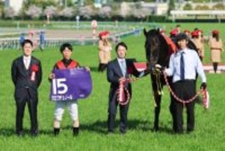 【大阪杯】異例のレース当日坂路入り…勝負仕上げで復活Ⅴ遂げたクロワデュノールに斉藤崇調教師「まだ重たい部分があって…」