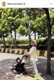 「バービー、「どこまでイケるのか日々微調整中」のレギンスファッション！「古い街並みには景観法違反な気が…」」の画像1