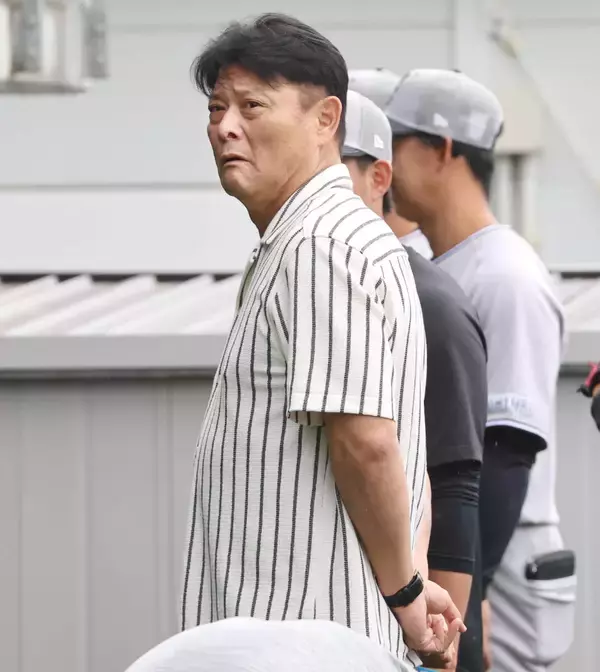 巨人・橋上監督代行が私服でＧ球場へ 　なぜ休養日に３軍を電撃視察？「報告には選手の表情が入ってこない」【一問一答】