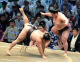 「【元大関・琴風の目】霧島は痛すぎる２敗目、「肩の力を抜け」、前のめりにならず自分の相撲を」の画像1