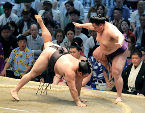 【元大関・琴風の目】霧島は痛すぎる２敗目、「肩の力を抜け」、前のめりにならず自分の相撲を