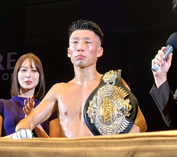 【ボクシング】大橋波月、湘南龍拳ジム初の王者に 「オヤジ、獲って帰って来たぞ！」川端龍也会長にベルト手渡す…日本ライトフライ級タイトルマッチ