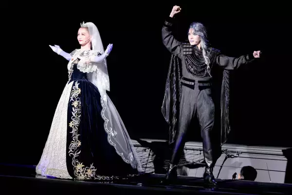 宝塚花組ミュージカル「エリザベート」開幕　再演にトップスター永久輝せあ「素直にうれしかった」