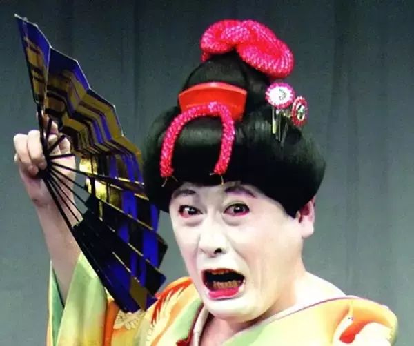 誰かわからん！すっぴんのコウメ太夫　イケオジな姿にびっくり…「素敵すぎ」美女芸人と２ショット