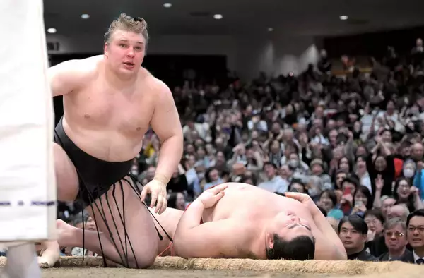 熱海富士、静岡県勢初の賜杯ならず　優勝決定戦で安青錦に敗れる「相撲の神様が、まだ時期じゃないって言ってる」