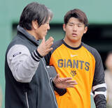 「【巨人】石塚裕惺が松井臨時コーチから熱血指導もあっという間「５分も話していました？」」の画像1