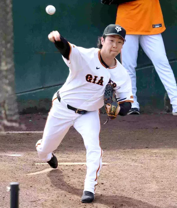 【巨人】山崎伊織が離脱後２度目のブルペン　杉内コーチ、内海コーチも駆けつけ「より気合が入った。早く戻れるように」