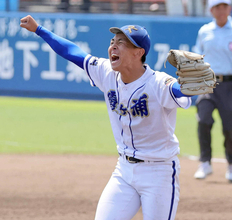 【高校野球】ピンチでも笑顔のエースに霞ケ浦・高橋監督「彼女でもできたか？」１４８キロ締めで常総撃破「茨城の右腕ではＮＯ１」