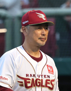【楽天】 吉井理人監督がファンに異例の“謝罪”「みっともないプレーをして申し訳ない」雨中の一戦で大量１０失点　９四球と乱調